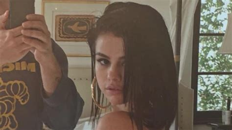 nude pics selena gomez|Selena Gomez Posed Topless in the Bathtub on Instagram.